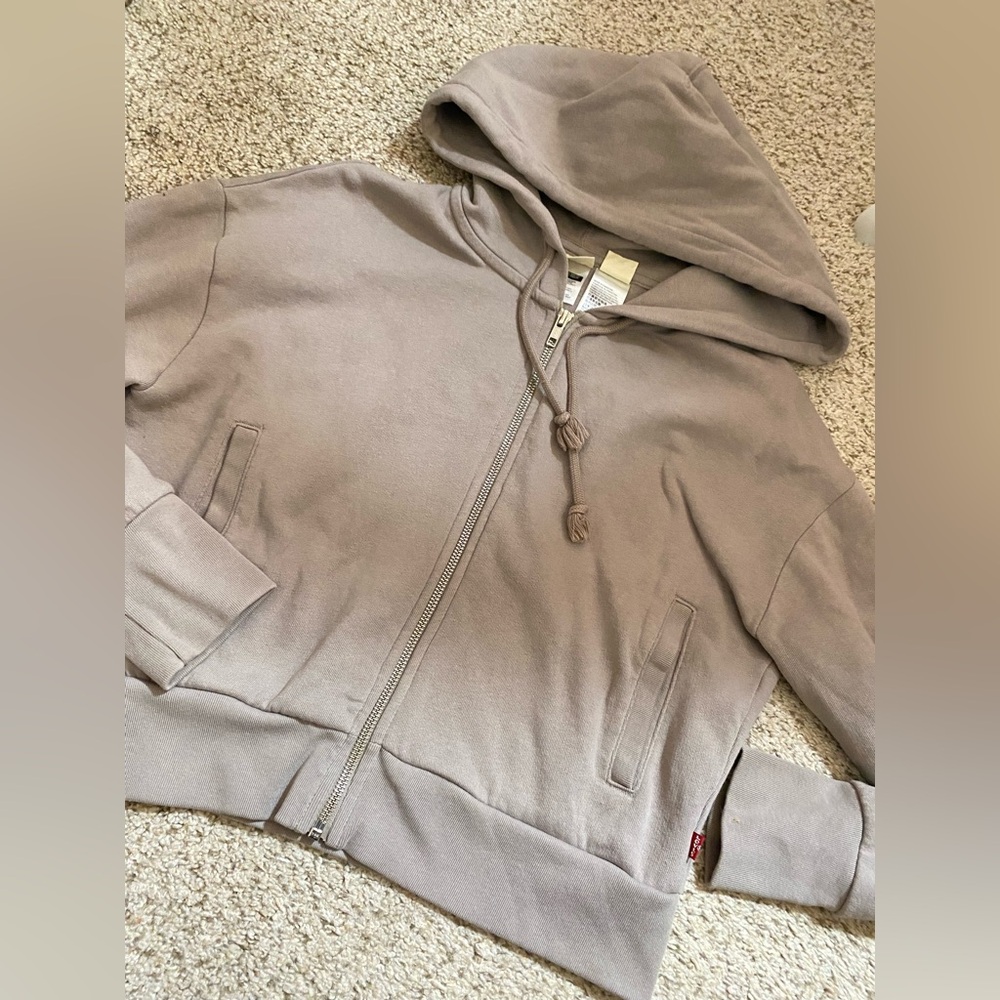 womens levi’s cropped zip up